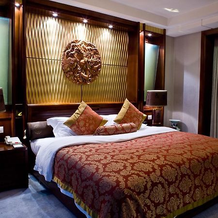 Hongyi Hotel Wuhan Exterior photo