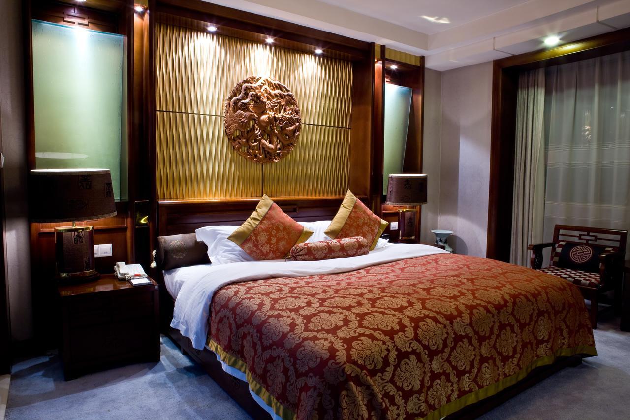Hongyi Hotel Wuhan Exterior photo