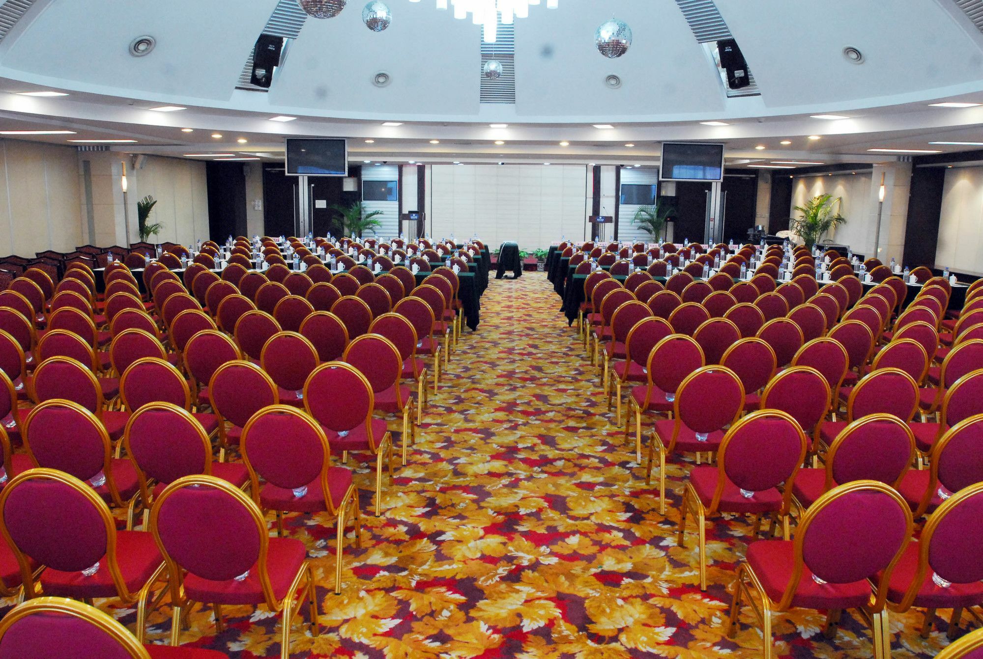 Hongyi Hotel Wuhan Exterior photo